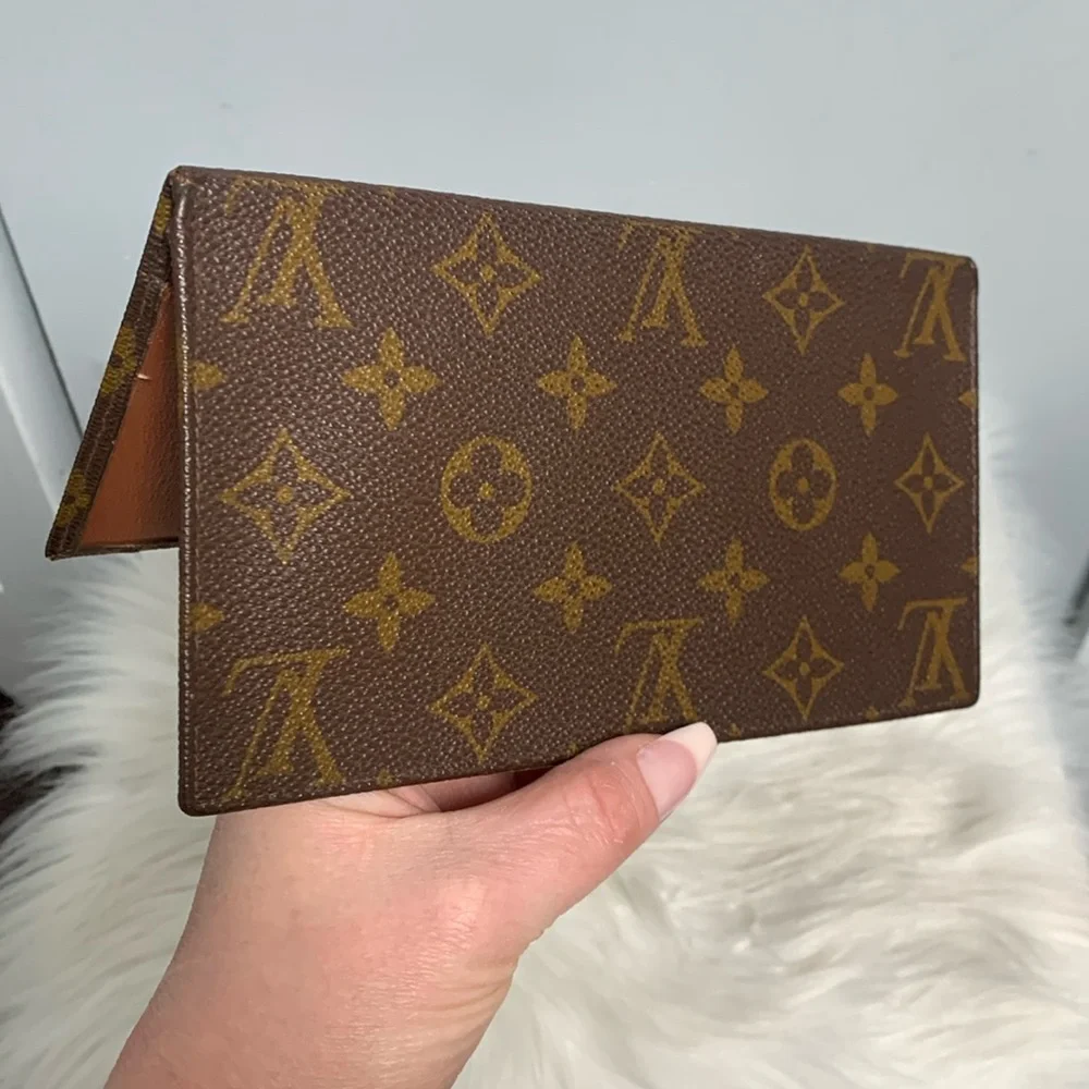 Pre-Date Code Authentic Louis Vuitton checkbook holder_4